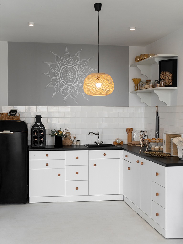 <div style='text-align:center;'>Modular Kitchen Interior</div>