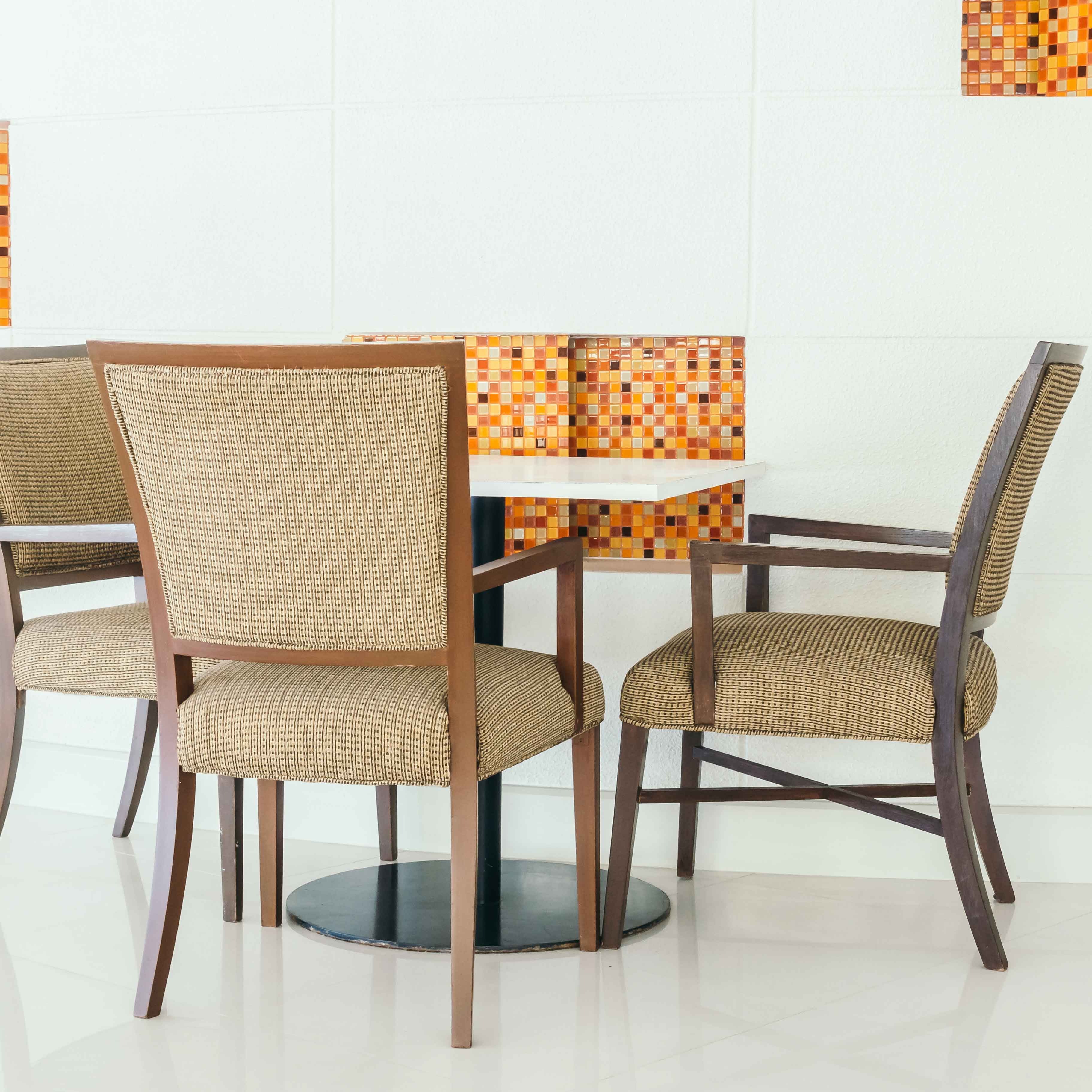 dining_table1.jpg